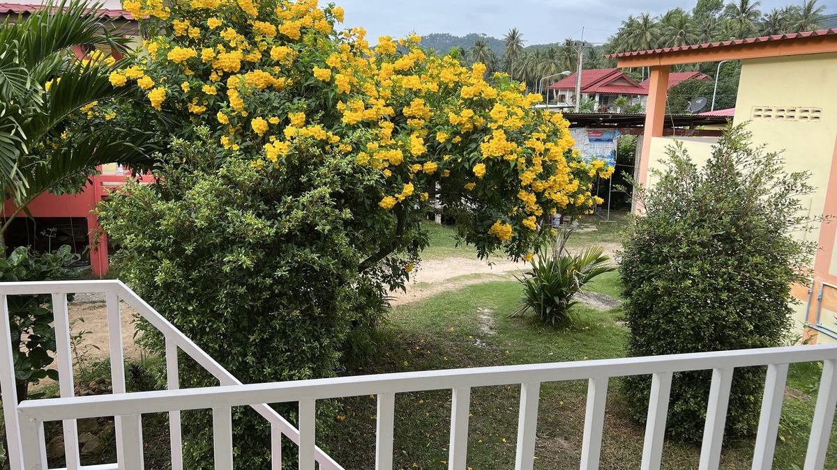 Srithanu House | Risa’s Retreat Bungalow #5 with Balcony in Sritanu
