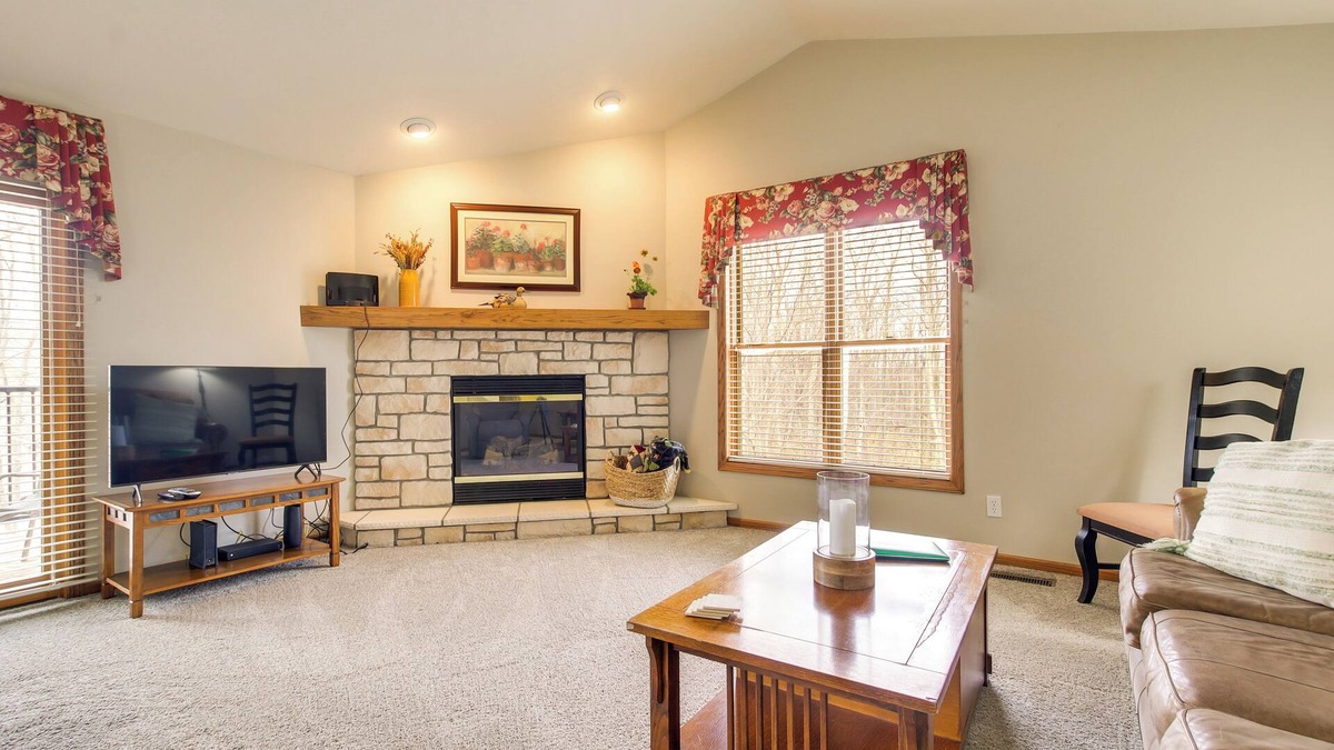 Egg Harbor Condo | 'Rise and Shine in Door County!' Egg Harbor Haven