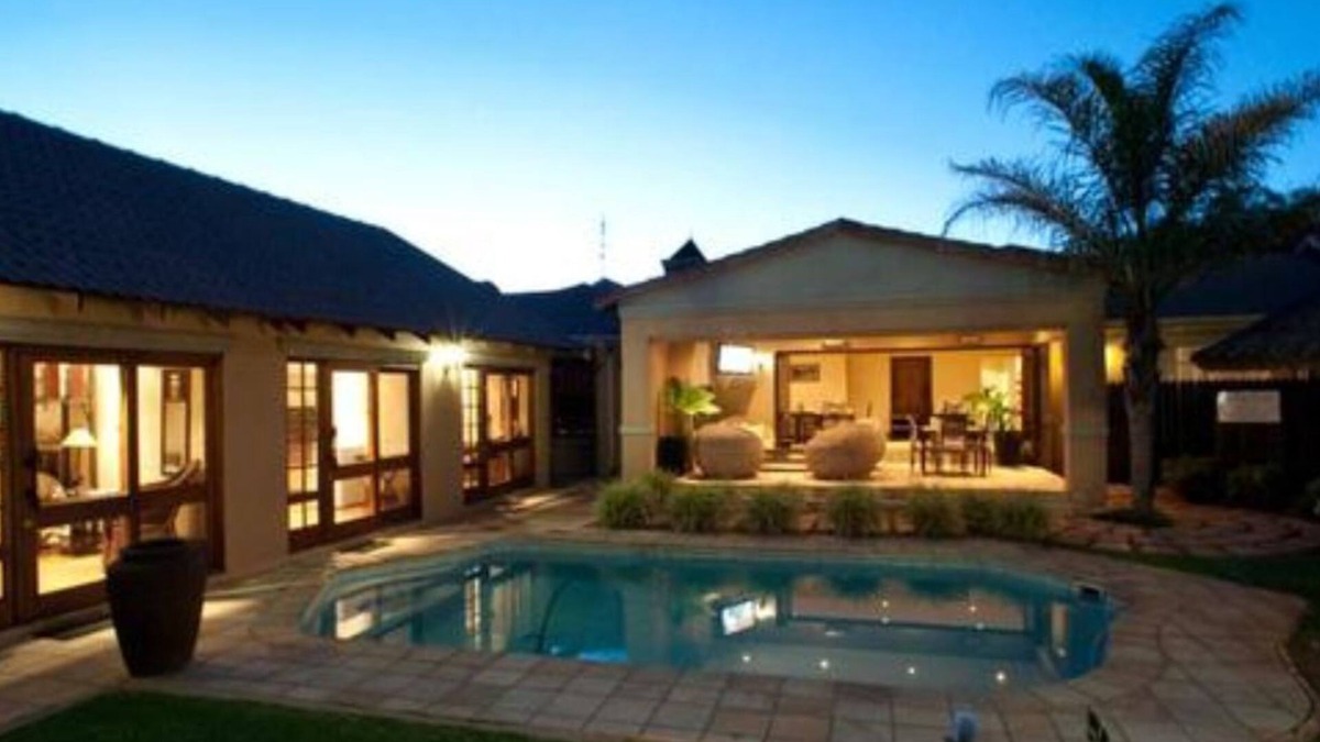 Universitas House | Rise and Shine Lodge