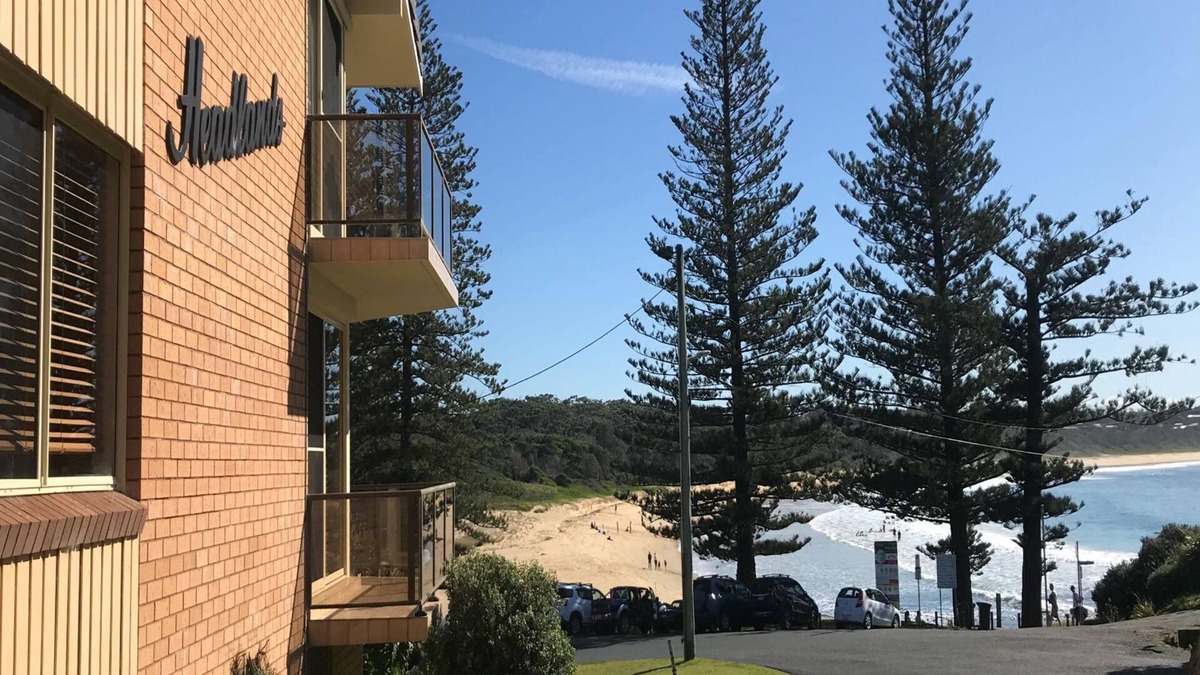 Black Head Apartment | Rise to the gentle sound of the ocean and kisses from the sun to relax