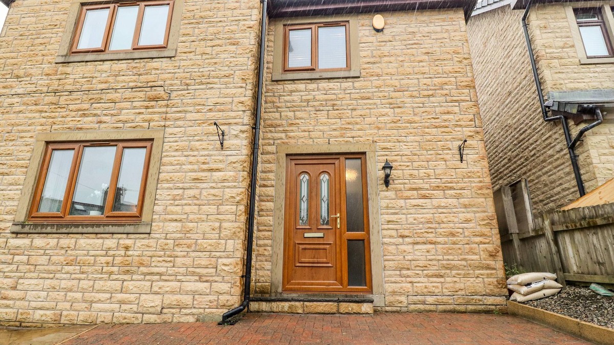 Trawden Cottage | RIVENDALE, family friendly, with a garden in Trawden