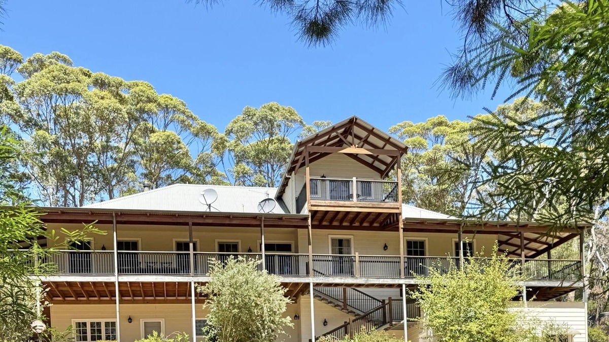 Shadforth House | Rivendell House: Spacious retreat, pet friendly