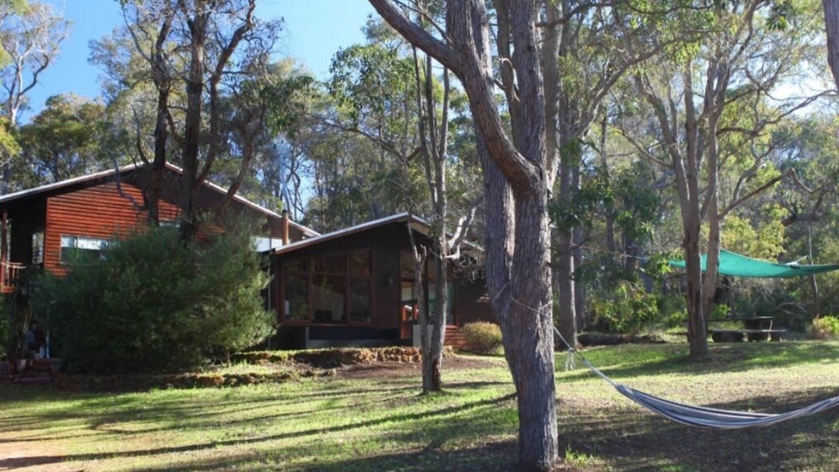 Yallingup Siding House | Rivendell Lodge, Luxury lodge located in a vineyard with onsite Tennis Court
