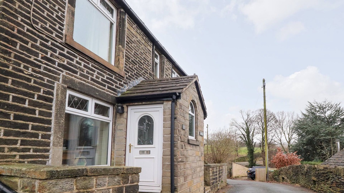 Hepworth Cottage | RIVENDELL, pet friendly, character holiday cottage in Holmfirth