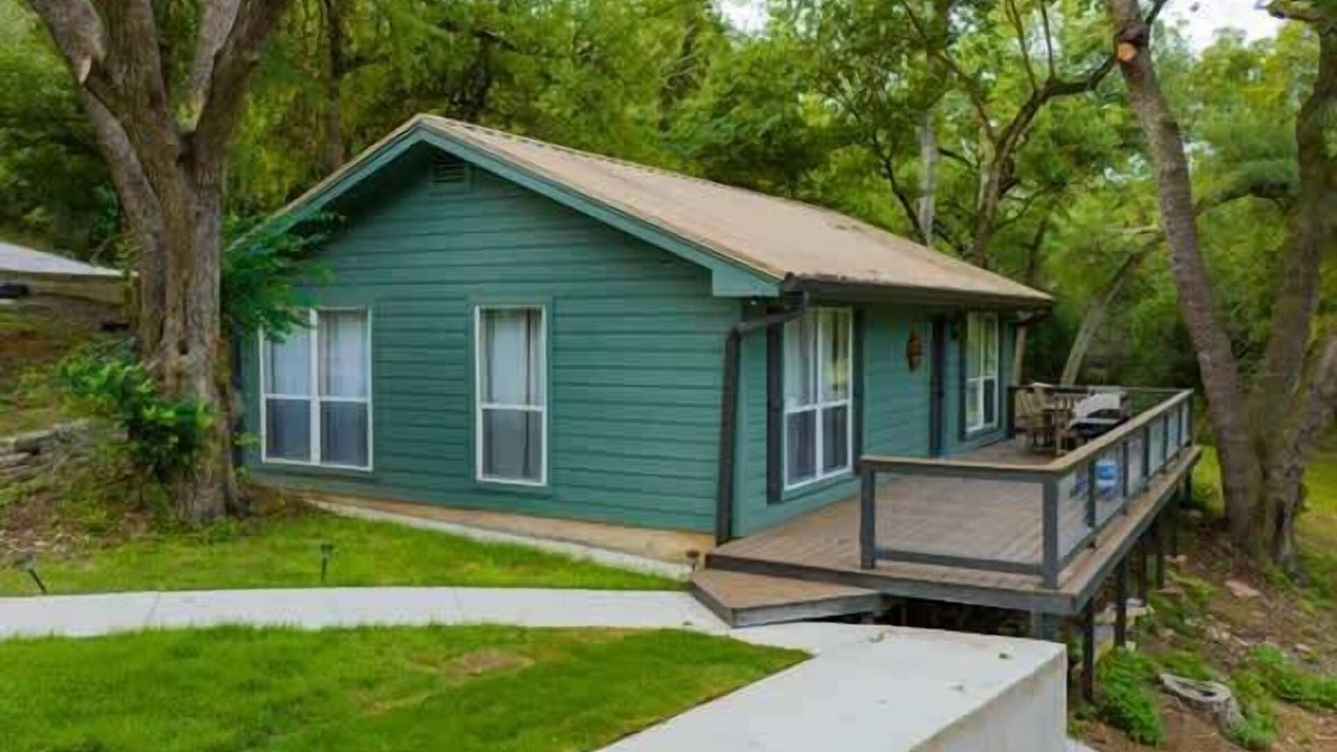 Kyle House | River Access | Pet Friendly | Fishing | Sleeps 5