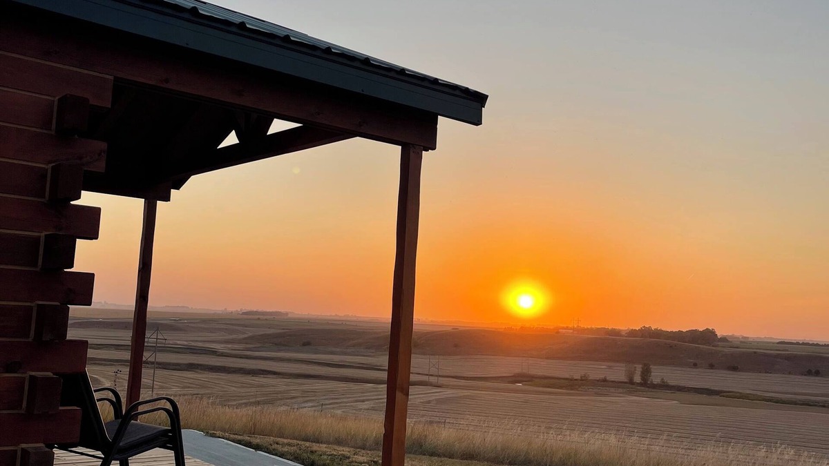 Canistota Cabin | River Bluff Cabin 1- Private Hot Tub & Land, Stunning Bluff & Sunset Views
