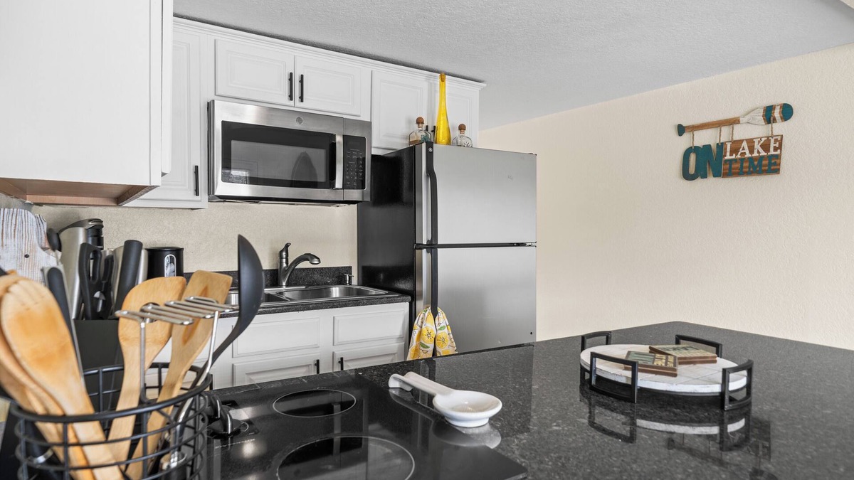 Royal Condo | River Breeze on Hamilton: Sun, Swim, Fish, Float!