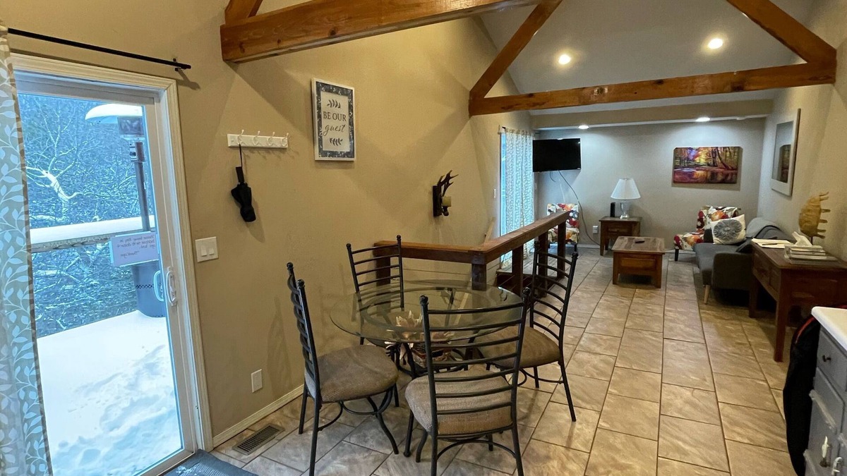 Brookline Station Cabin | River cabin w access. close to town. Hot tub! 35 foot deck