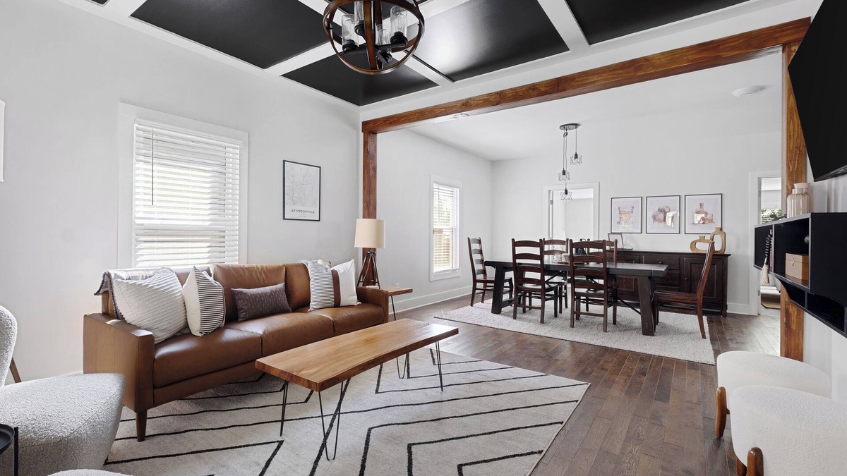 Jeffersonville House | River City Retreat