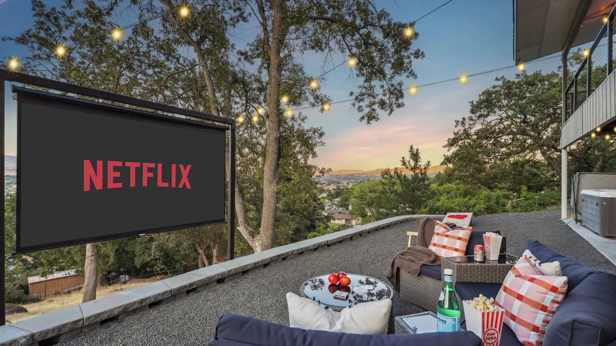 Chenoweth House | River Club: watch a movie outdoors under the stars, private hot tub, fire pit