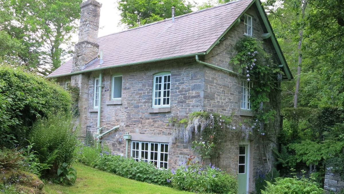 Kington Cottage | River cottage, 15 miles to Hay on Wye, Views to River,