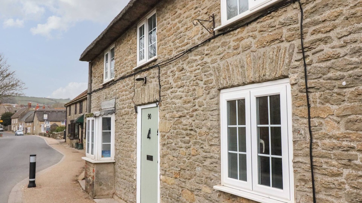 Burton Bradstock Cottage | RIVER COTTAGE, pet friendly in Burton Bradstock