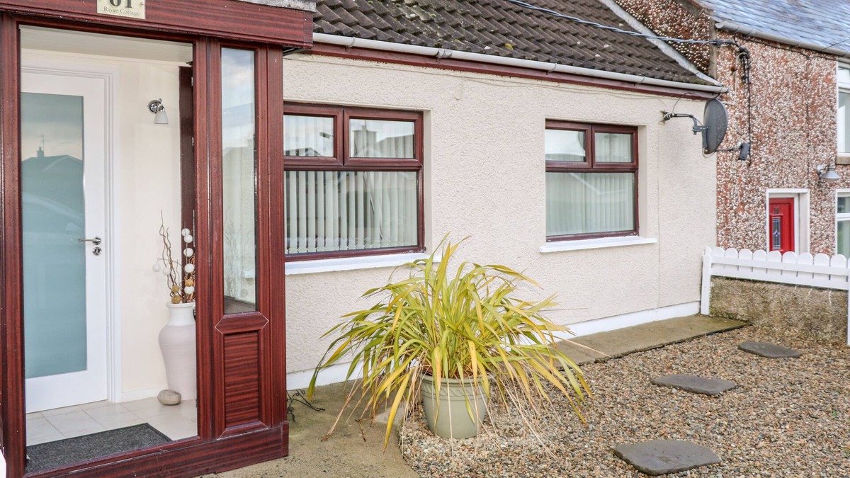 Annalong House | RIVER COTTAGE, pet friendly, with open fire in Annalong, County Down