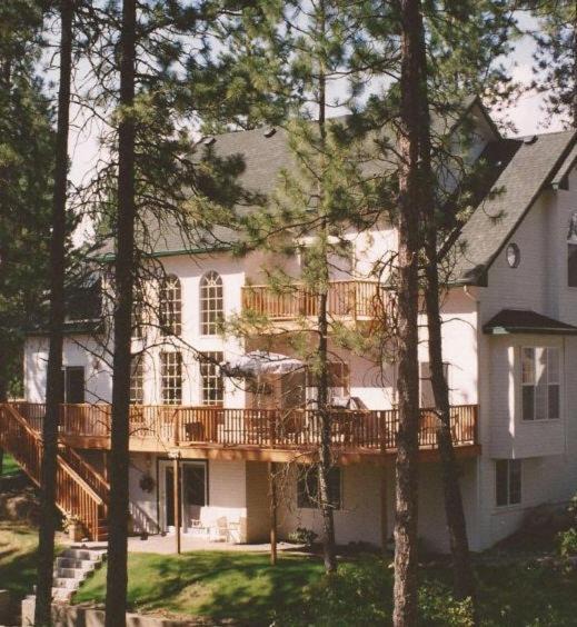 Post Falls Bed & Breakfast | River Cove Elegant Waterfront Bed & Breakfast