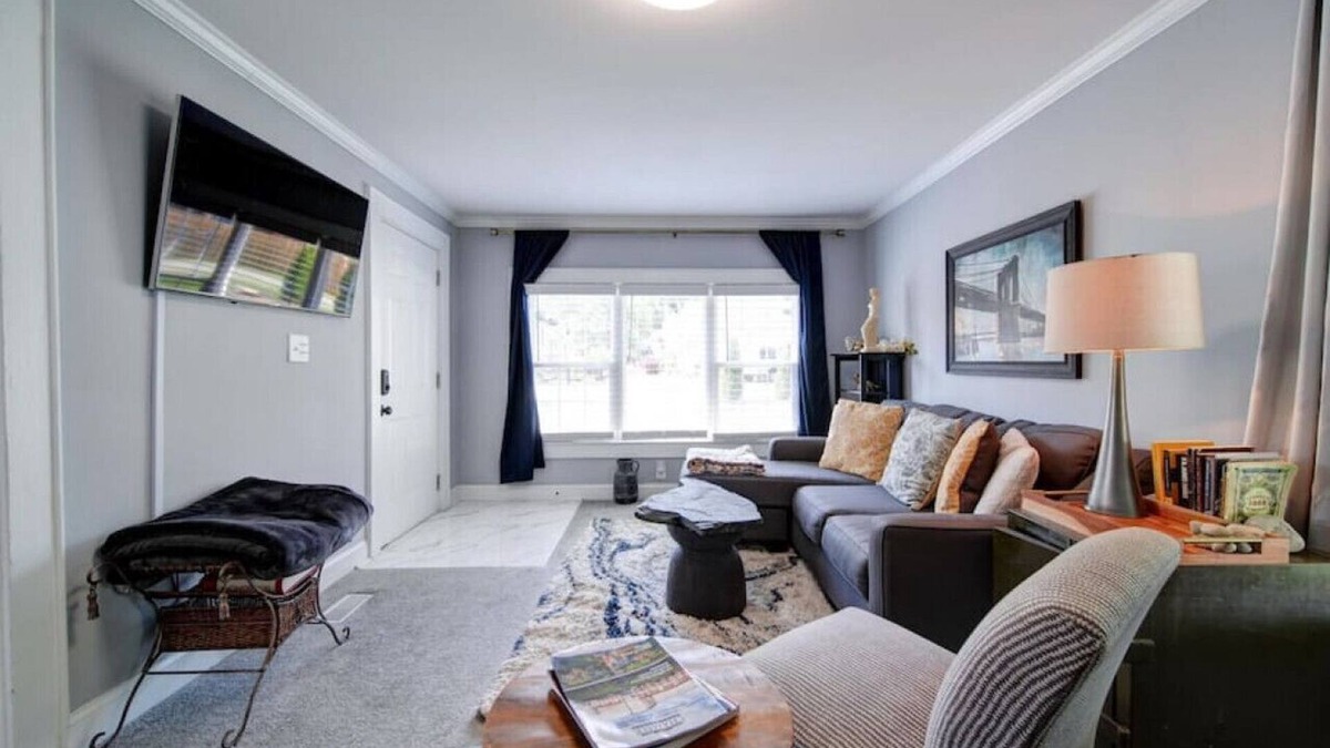 Belmont Historic District House | River District Retreat - Walk to downtown Belmont
