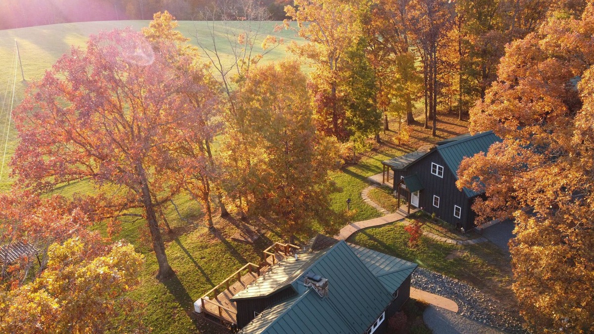 Lovingston House | River Estate 2 homes + Lodge, 120 acres, Hot tub, Sauna, minutes from wineries
