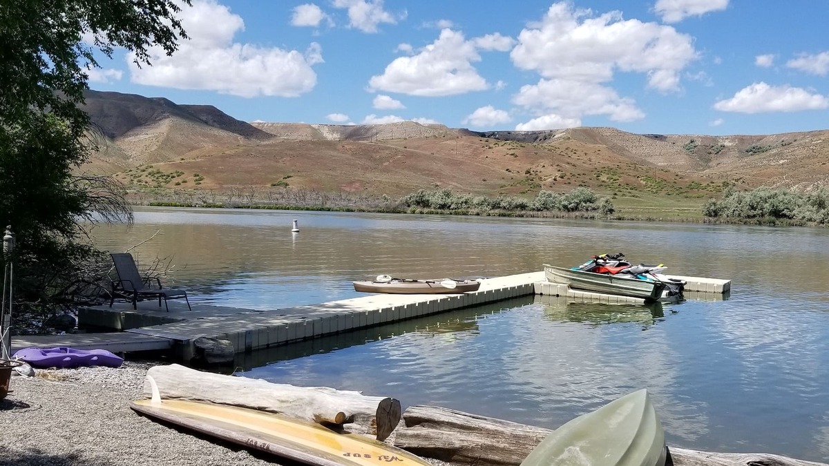 Hagerman Cabin | RIVER FRONT CABIN IN HAGERMAN PARADISE. USE KAYAKS TO ENJOY.