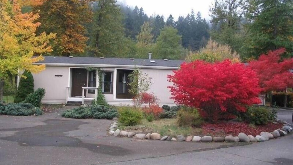 Westfir Cottage | River Front Cottage on the Middle Fork of the Willamette River