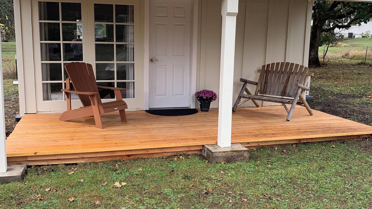 Roseburg Cottage | River-front cottage with private beach in lovely Roseburg