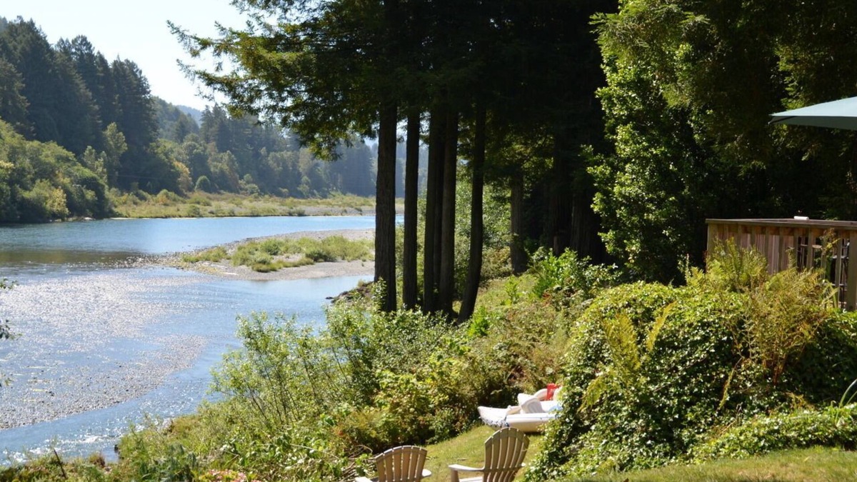 Crescent City House | River Front Getaway Awesome Views Fish/Swim Out the Back Door