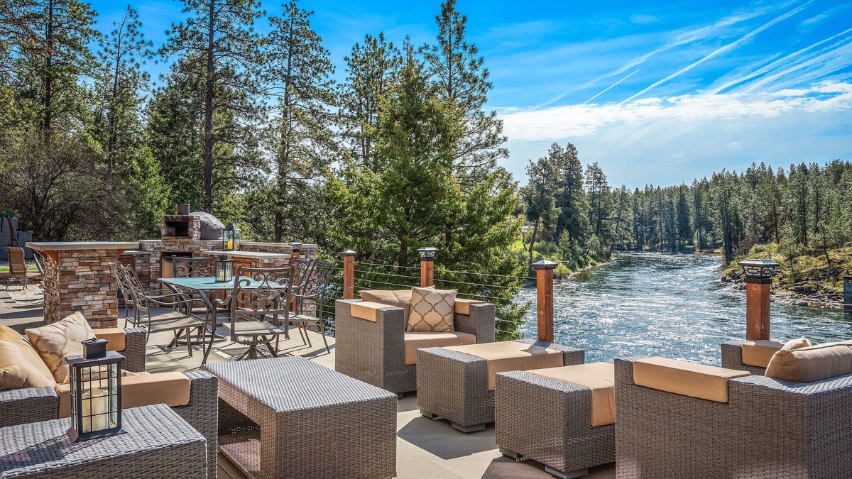 Post Falls House | River front home w/river access🎣🏊‍♀🚣‍♂️🐕🚵‍♀️