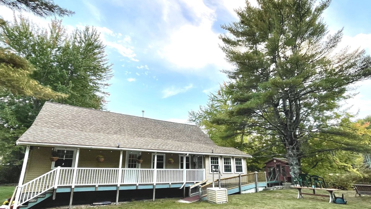 Center Ossipee House | River front house with HOT TUB!