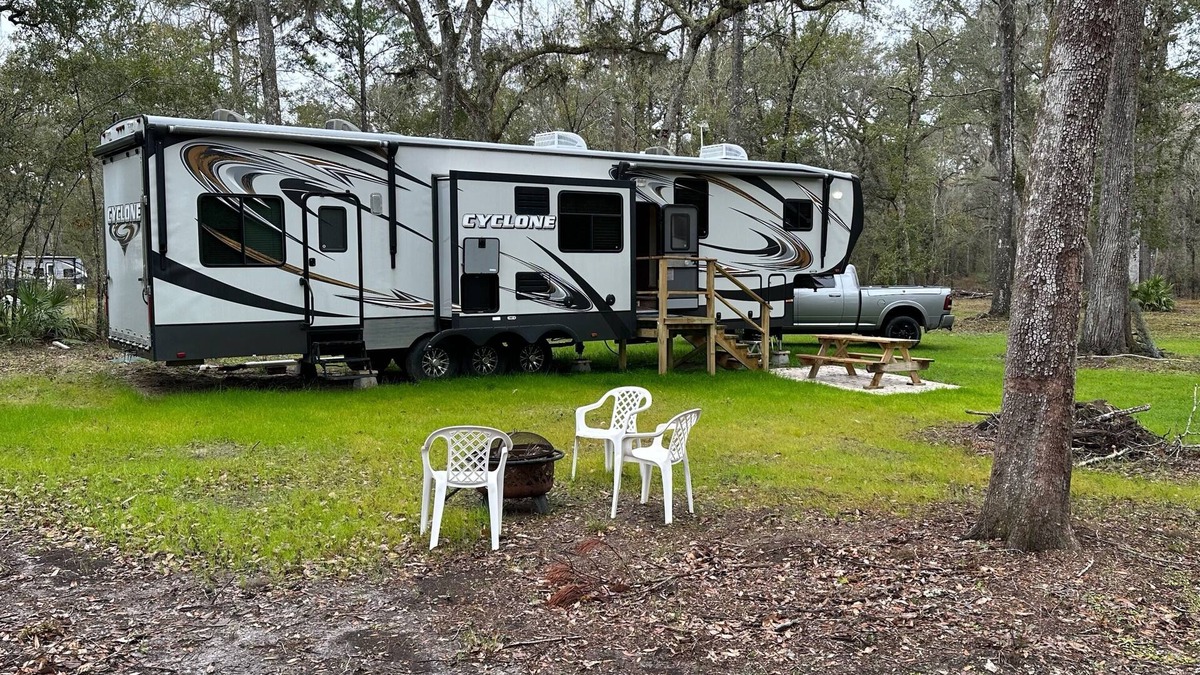 Old Town House | River front relaxation retreat rv on the famous Suwannee river