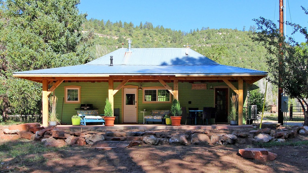 Dolores House | River front retreat-5 minutes from Dolores, 1 hour from Telluride