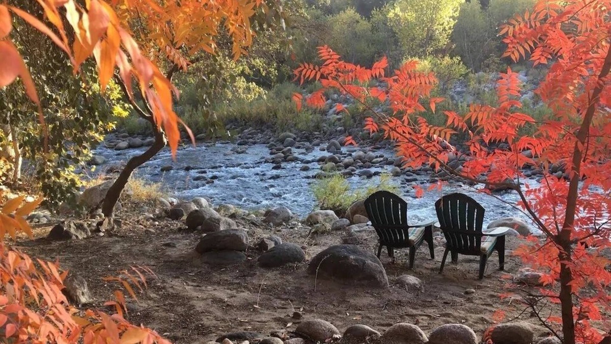 Three Rivers House | River Frontage ~ Quiet & Secluded Retreat Only Minutes to Sequoia National Park