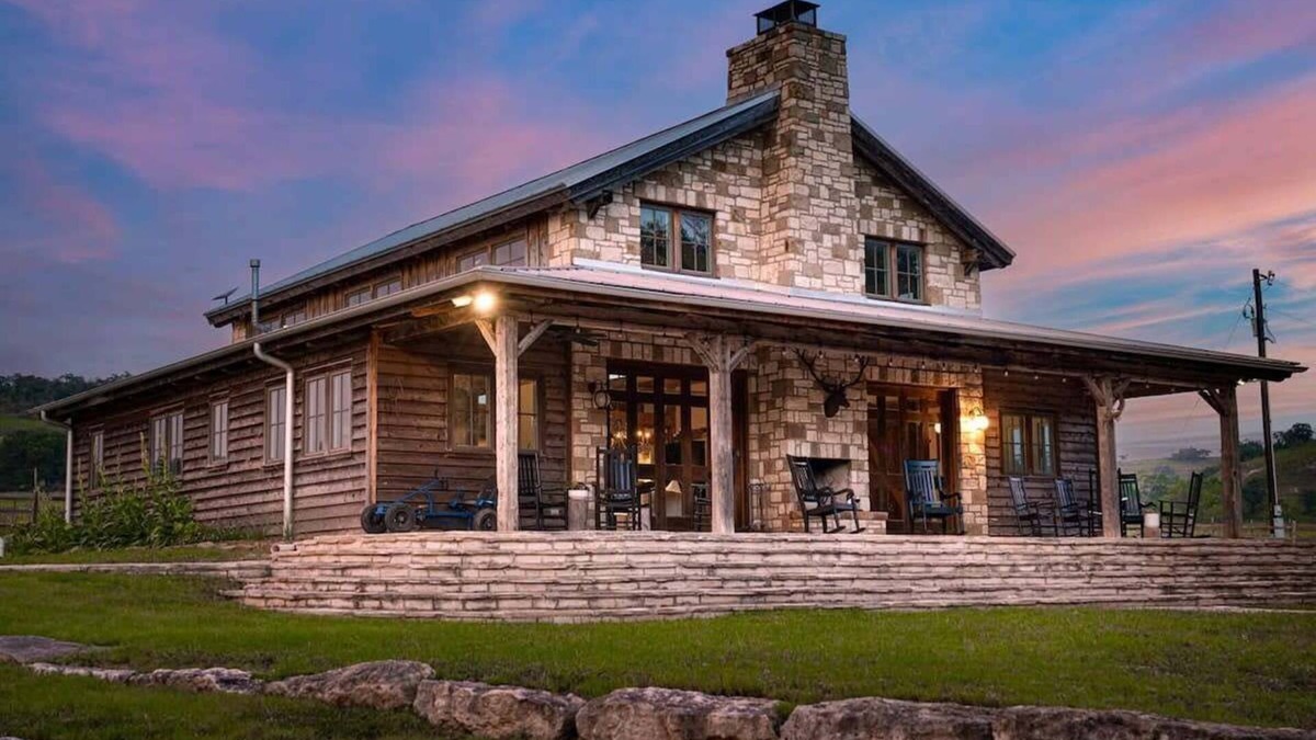 Blanco House | River Hill Ranch, Pet friendly, Firepit, Sleeps 10