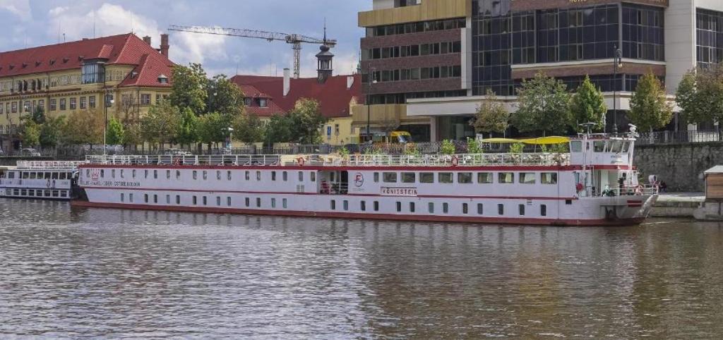 Josefov Boat Rental | River hotel KÖNIGSTEIN