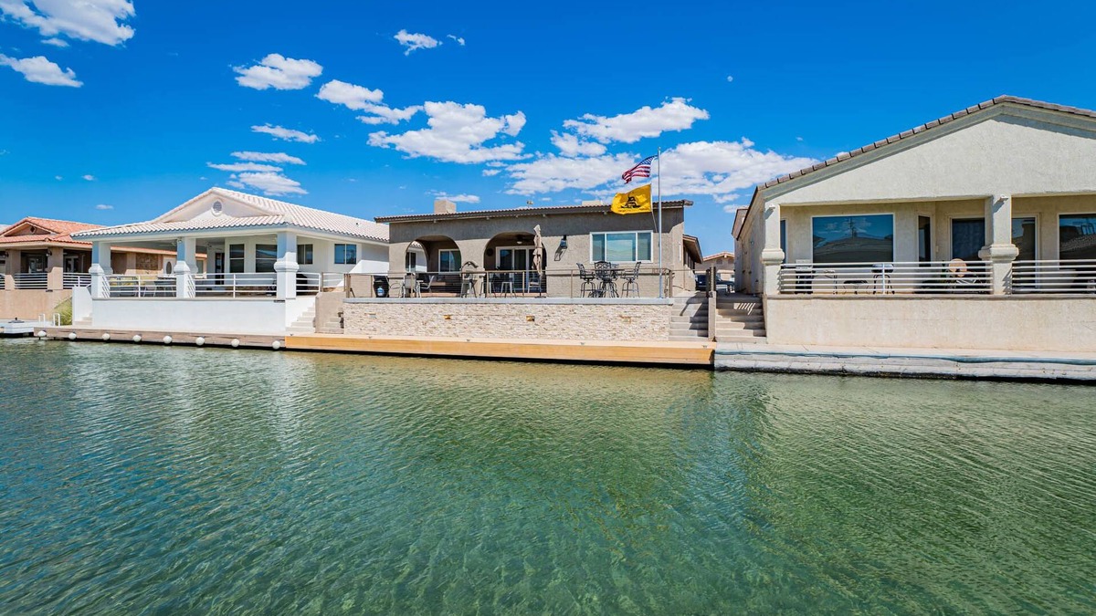 Moovalya Keys House | River House in the prestigious Moovalya Keys in Parker, Arizona