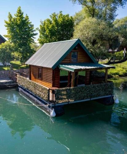 Karuc House | River House