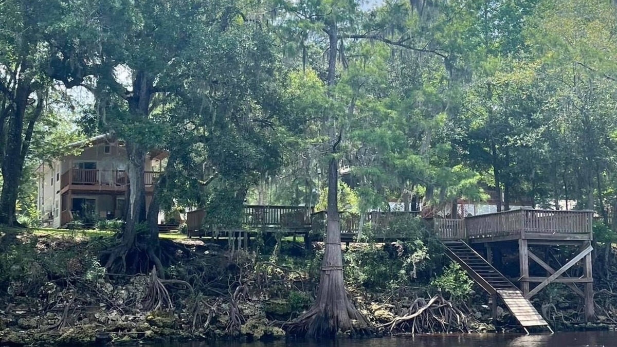 Branford House | River house on Suwannee River near Sante Fe, Ichetucknee, and multiple springs!
