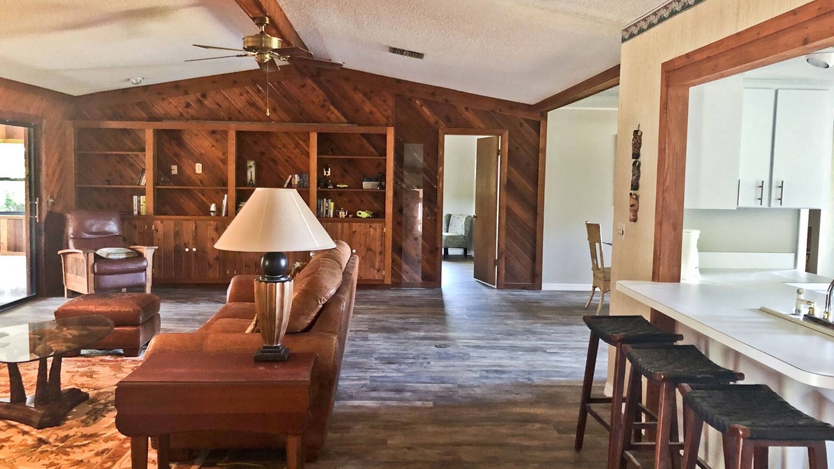 Crystal River House | River House - Overlooking the Scenic Withlacoochee River - Sleeps 4.