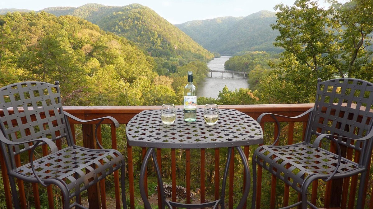 Hot Springs Cabin | River Magic, Romantic Luxury Log Cabin with Hot Tub