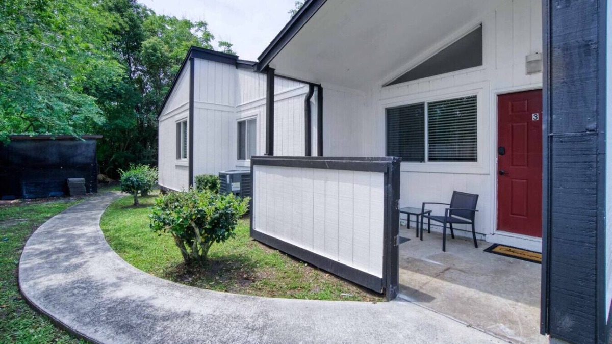 Southpoint House | River Manor - 2bed/1 bath