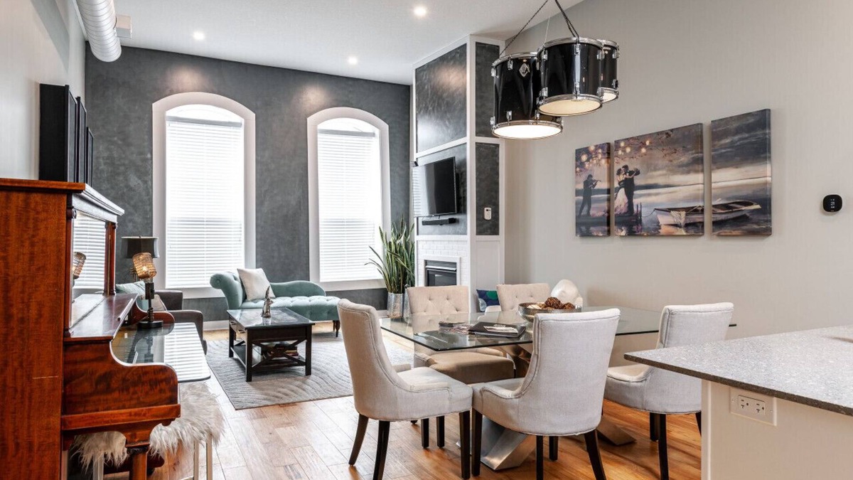 Stratford Condo | River Merchant Inn Heintzman Music Suite