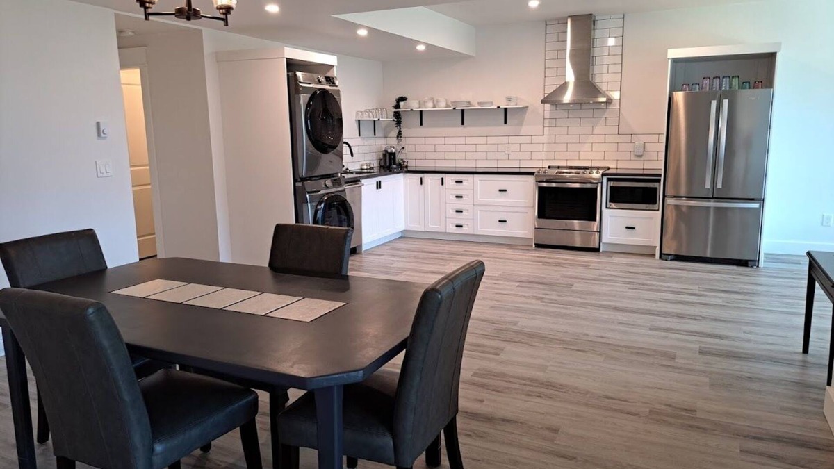 Agassiz House | River & Mountain View, Cliffside, Ground Floor Suite. 2 King Beds Private Patio.
