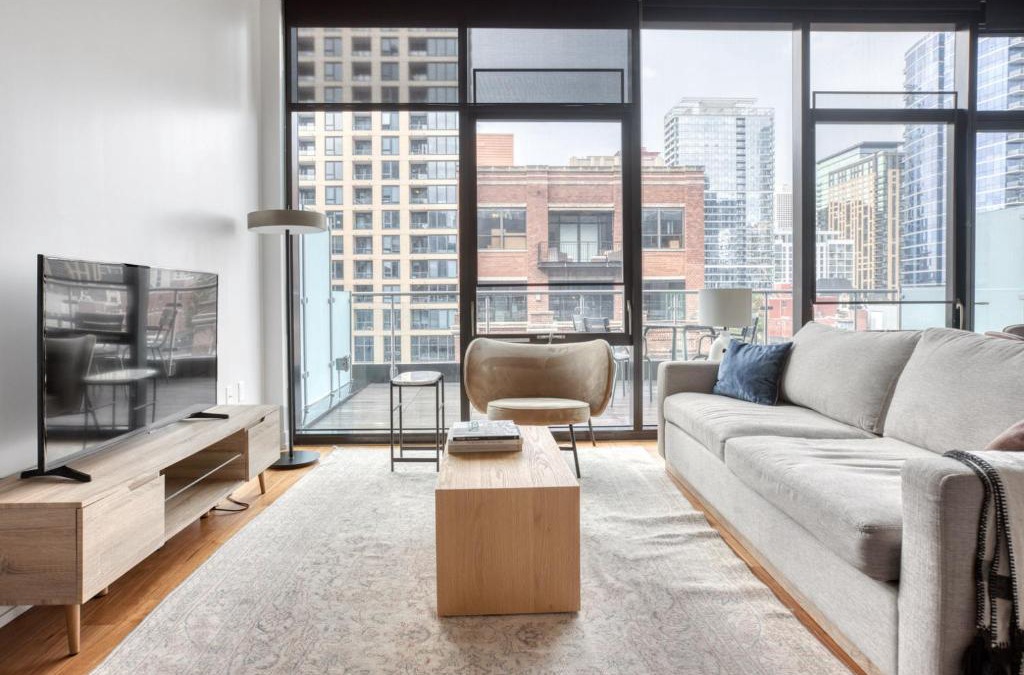 Near North Side Apartment | River N 3BR w Gym Rooftop nr L Park CHI-323