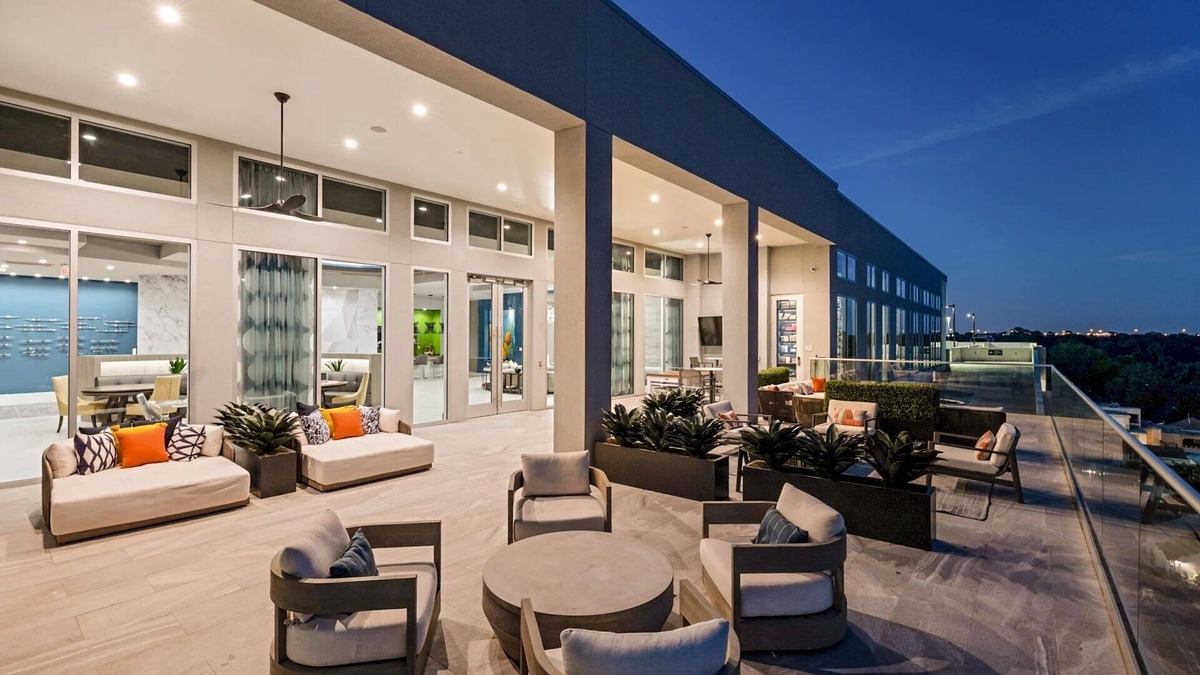 The Galleria Apartment | River Oaks 1 bedroom apartment with gym and pool