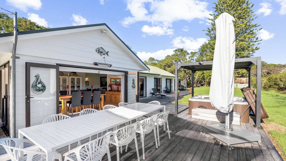 Haruru House | River Palms Retreat - Paihia Holiday Home