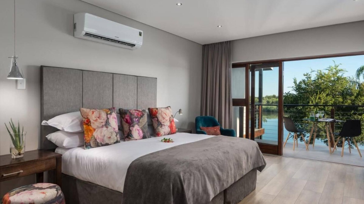 Upington Bed & Breakfast | River Place Manor - Deluxe Double or Twin Room