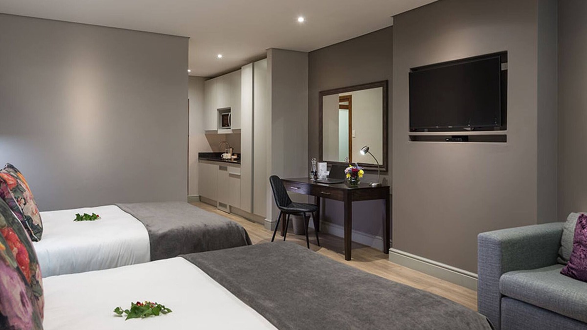 Upington Bed & Breakfast | River Place Manor - Family Room C