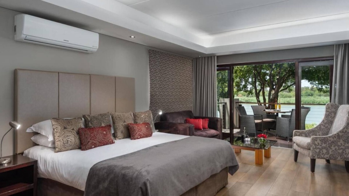 Upington Bed & Breakfast | River Place Manor - Superior Double Room with pool views