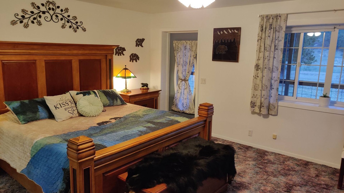 Glacier Country Other | River Ranch Farmhouse, 2 miles from Quinn's Hot Springs!