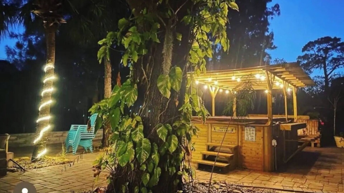 Tampa Resort | River Resort unique nature space with Swimspa, 15min to the airport, Pole Poker