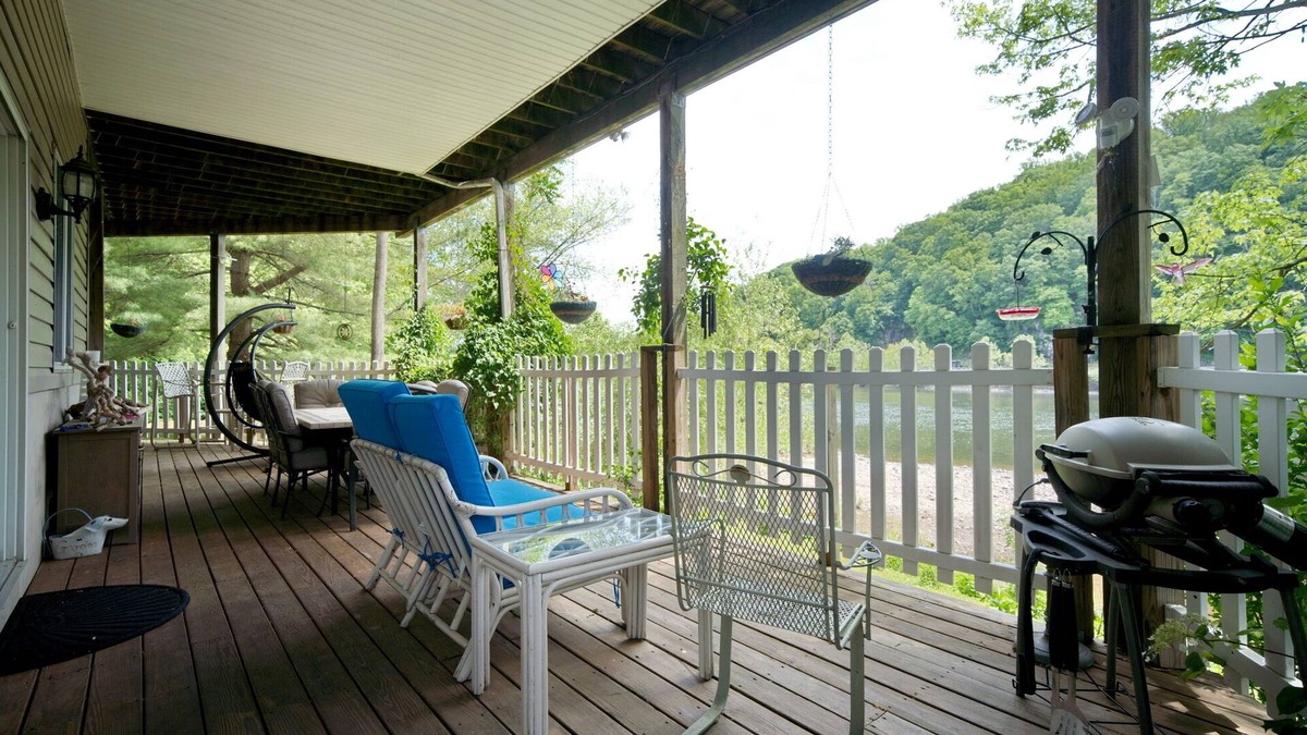 Danboro House | River Retreat with private apartment and deck on the beautiful Delaware River