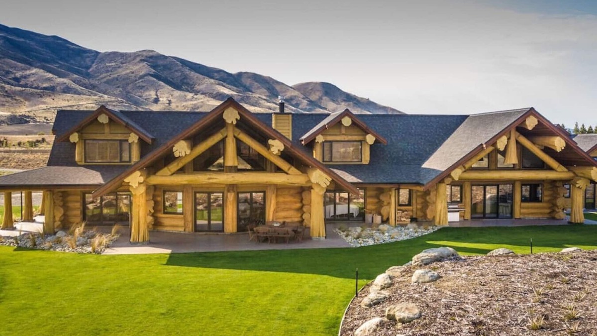 Tarras House | River Ridge | Luxury Log House | Stunning River View | Sleeps 10
