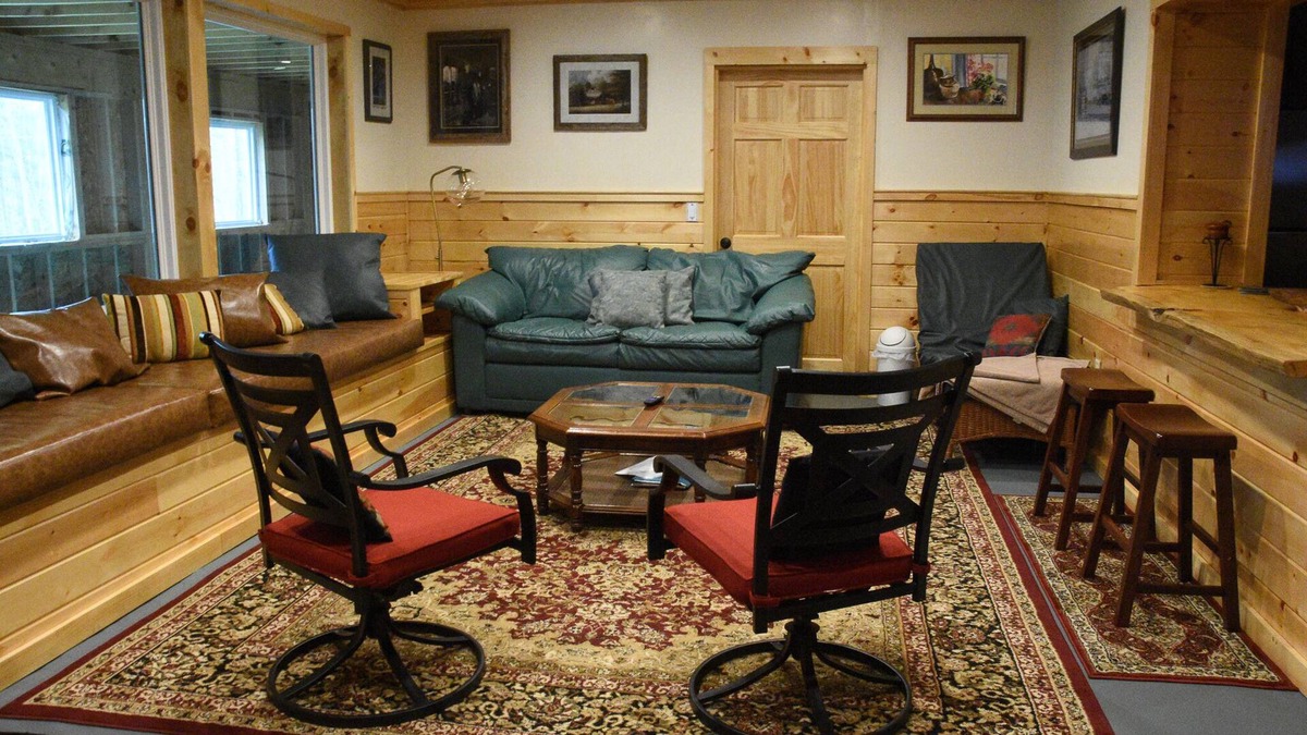 Jay House | River Rock Chalet, in-law suite with private entrance, 2 bedrooms and 2 baths.